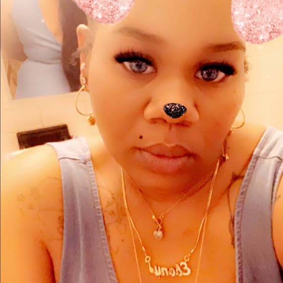 Meet your Posher, Ebony - Picture 2 of 3